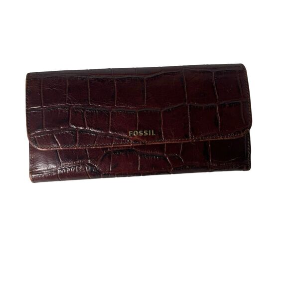 Fossil Snap Close Reddish Brown Crocodile Print Embossed Leather Wallet 7.25x4in - Picture 1 of 15